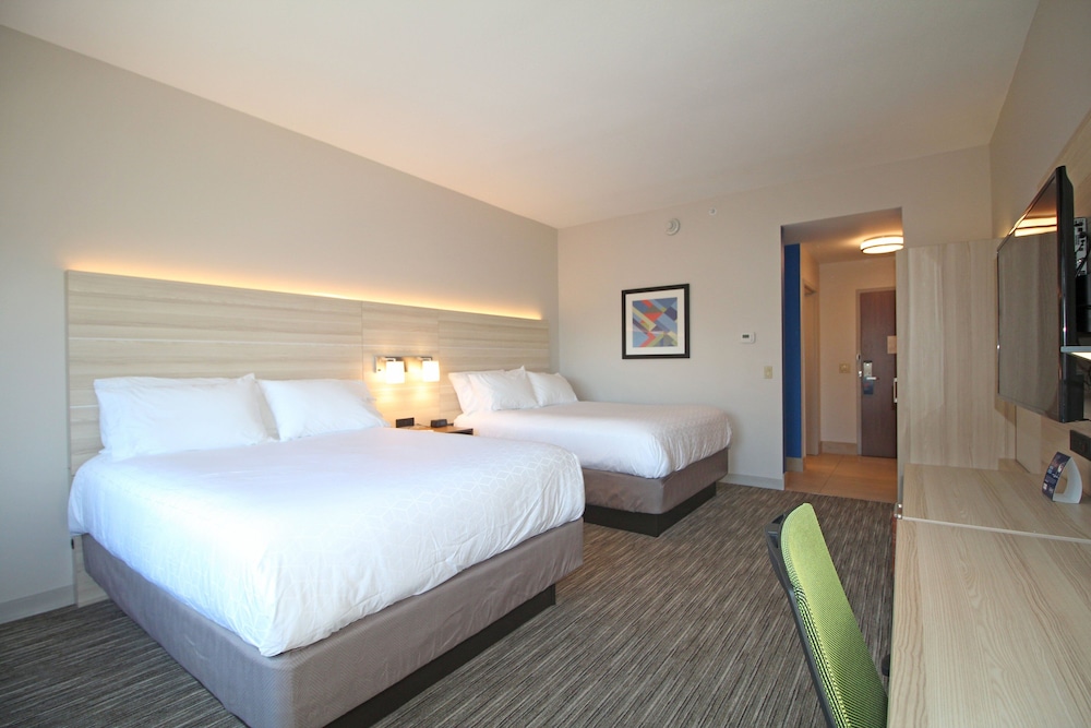 Suite, 2 Queen Beds, Accessible (Mobility, Accessible Tub)