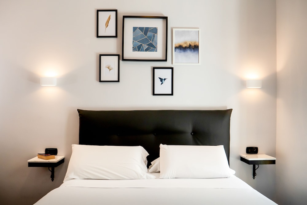 Comfort Room, Balcony