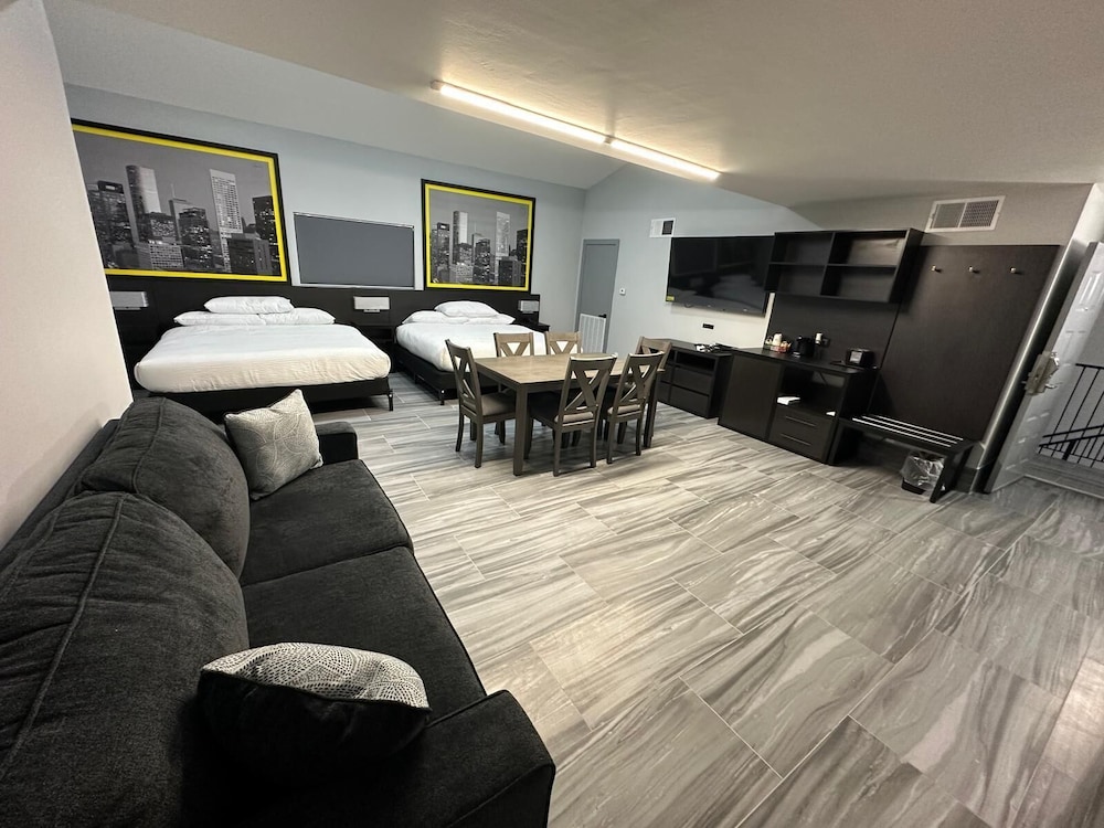 Family Suite, Multiple Beds, Non Smoking photo 1