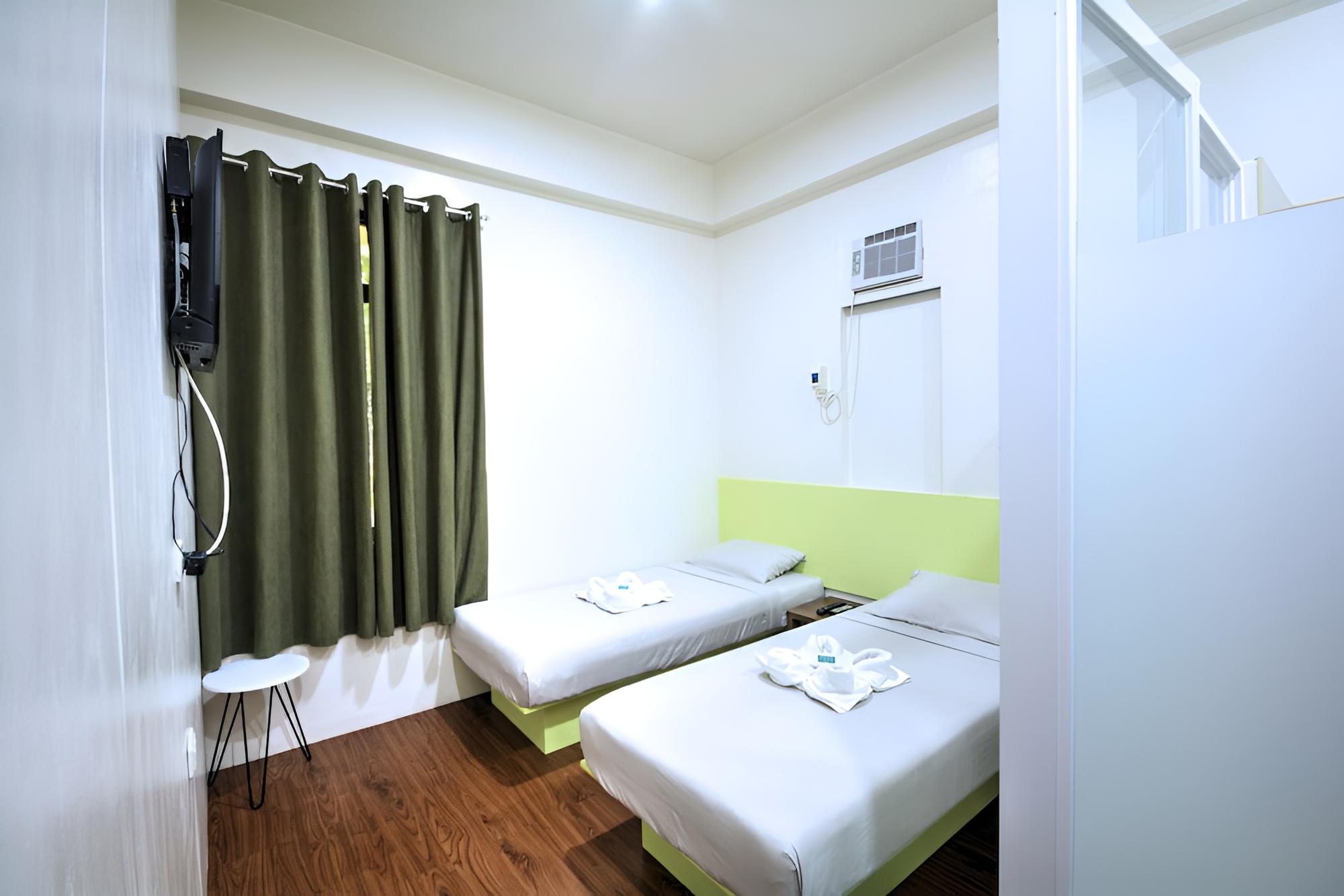 Deluxe Twin Room with Private Bathroom photo 1