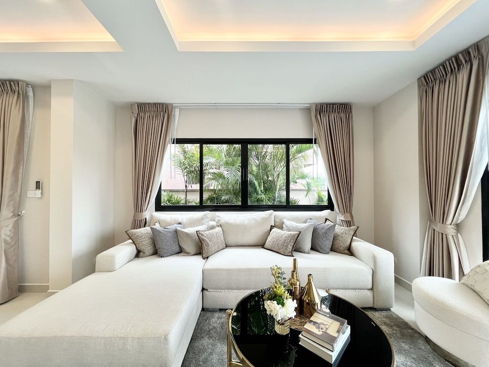 Luxury Villa, 4 Bedrooms, Non Smoking, Balcony photo 3