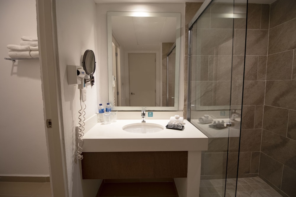 Standard Room, 2 Double Beds, City View photo 2