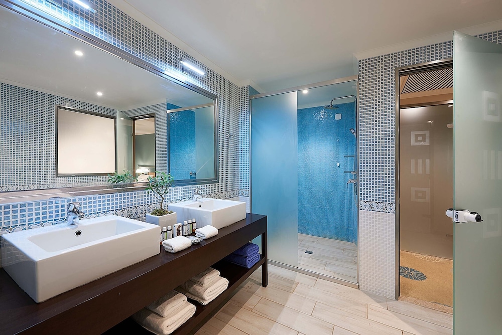 Family Apartment (Main Building) - Photo 4