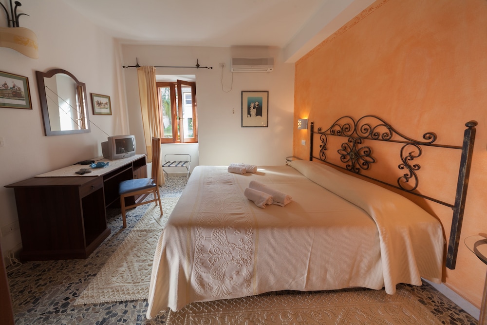 Double or Twin Room photo 2