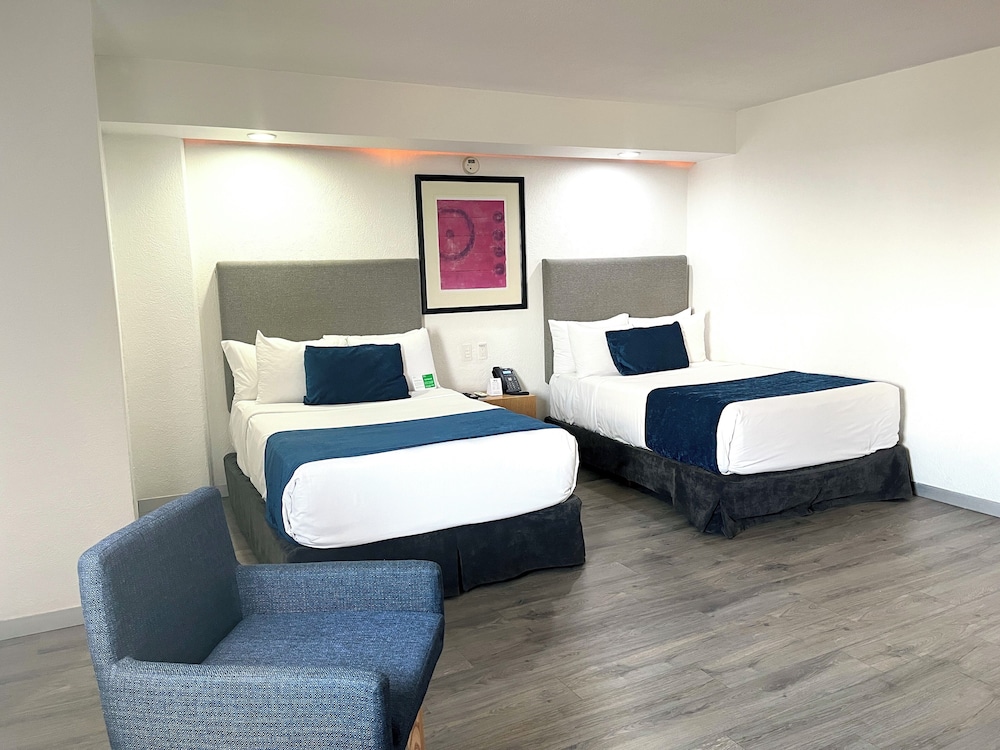 Standard Room, 2 Twin Beds, Non Smoking - Photo 1