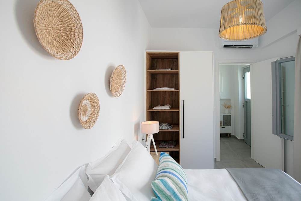 Deluxe Seafront Suite with Hot Tub photo 2