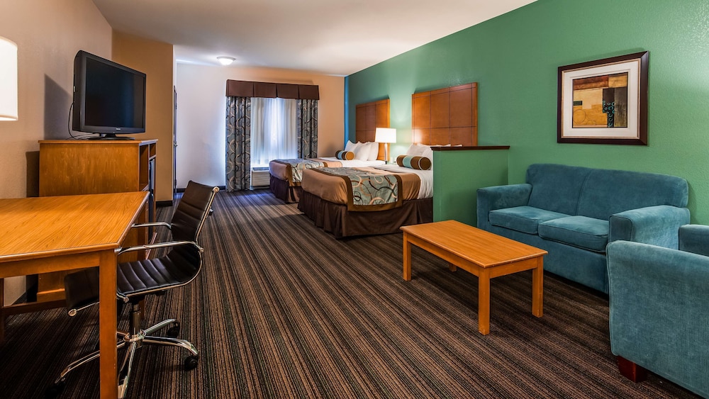 Suite, 2 Queen Beds, Non Smoking, Refrigerator & Microwave