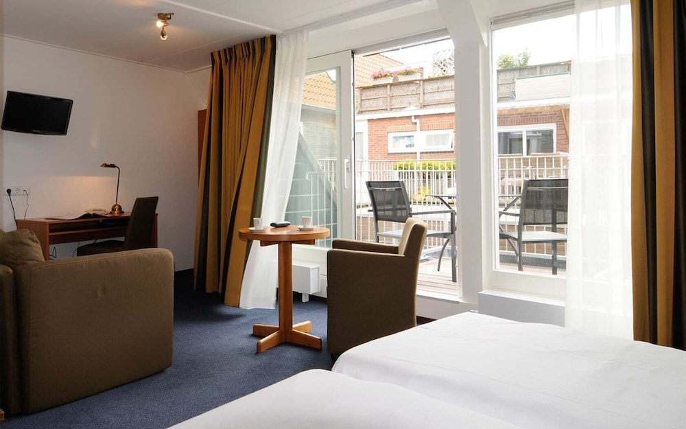 Standard Double or Twin Room, Balcony photo 3