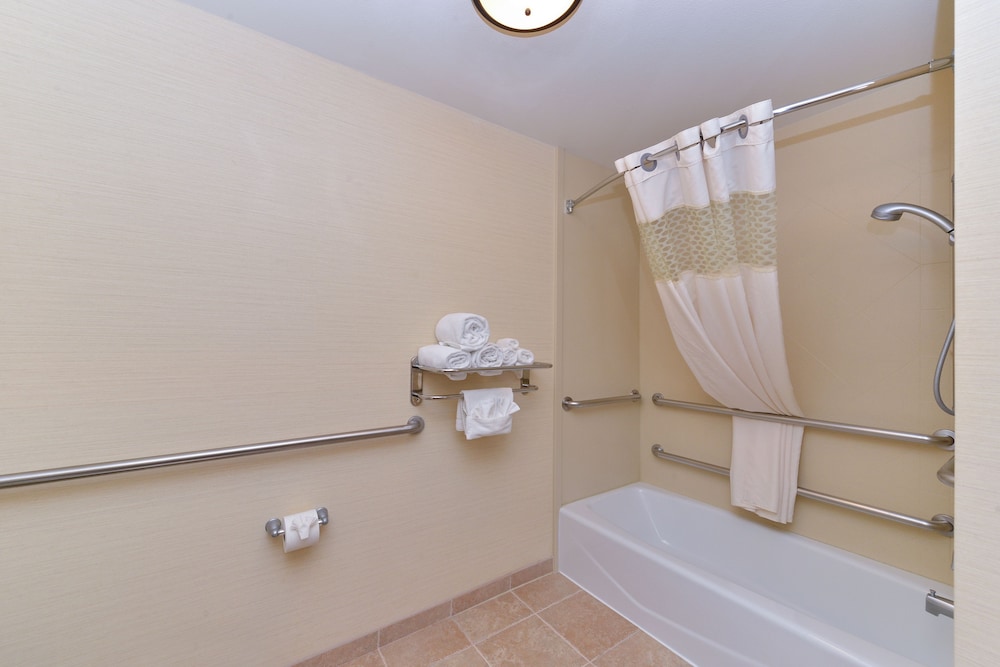 Room, 2 Queen Beds, Accessible, Bathtub (Mobility & Hearing) - Photo 8