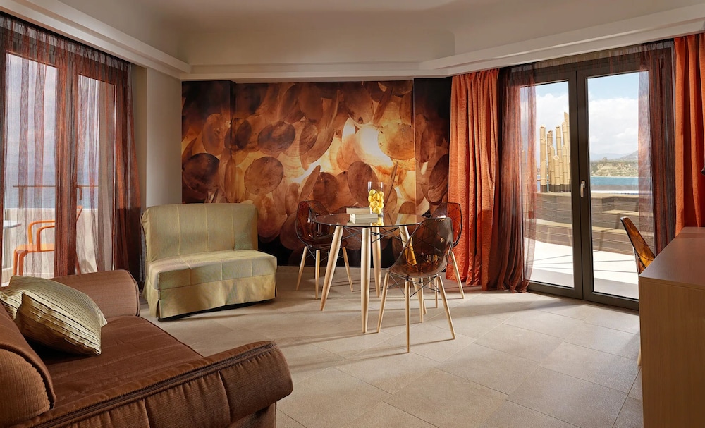 Executive Suite with outdoor jet tub photo 2