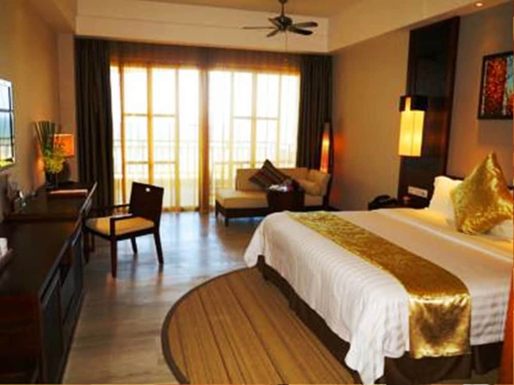 Premium Room, 1 King Bed photo 2
