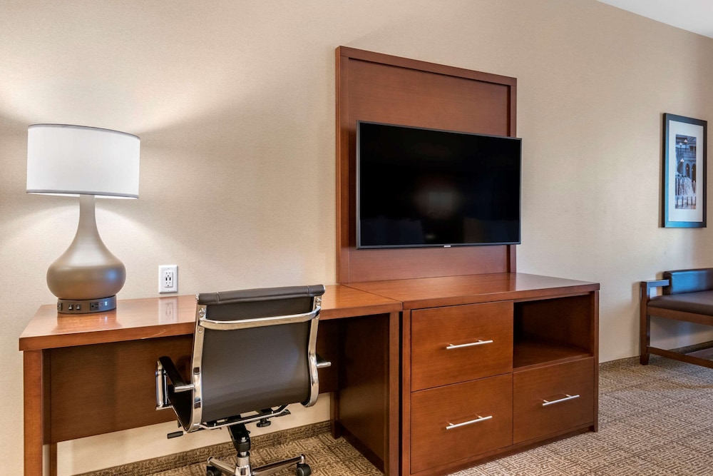 Suite, Multiple Beds, Accessible, Non Smoking (Accessible Tub) - Photo 3