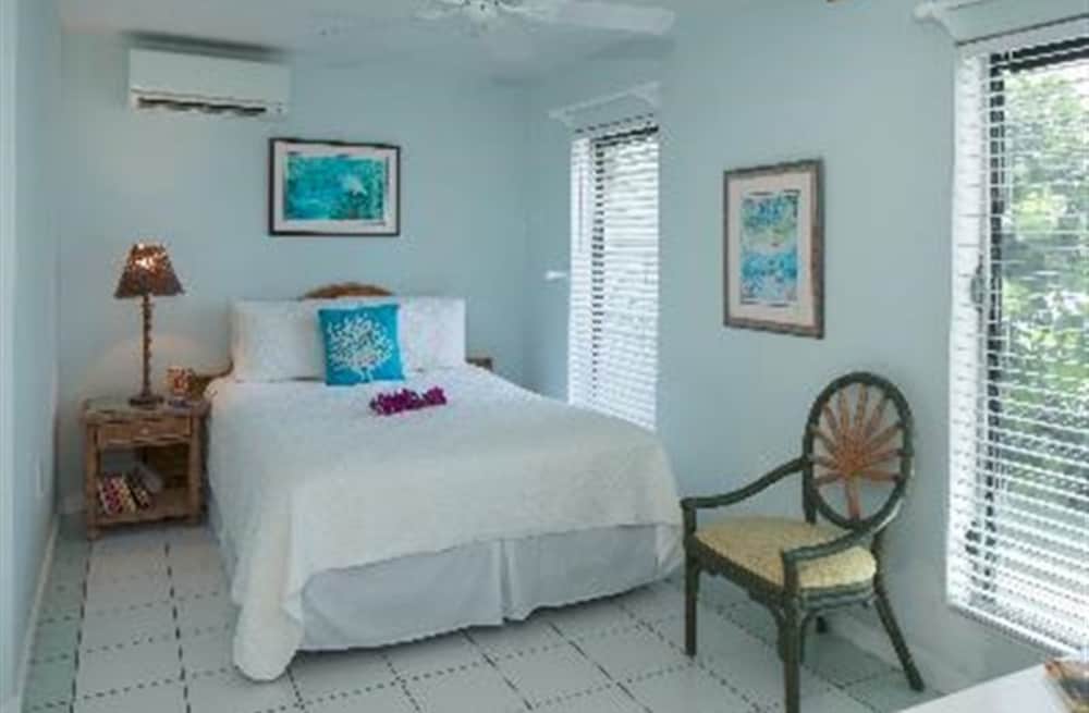 Hibiscus Two Bedroom Waterfront Suite photo 3