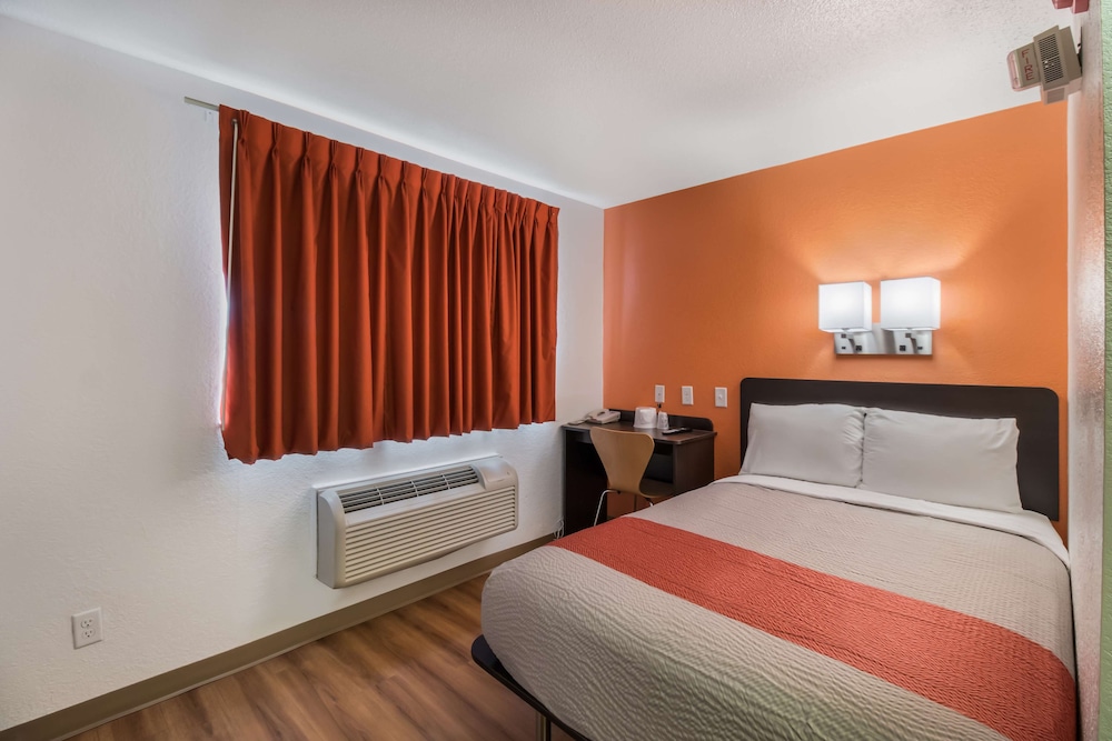 Standard Room, 1 Double Bed, Accessible, Non Smoking photo 1