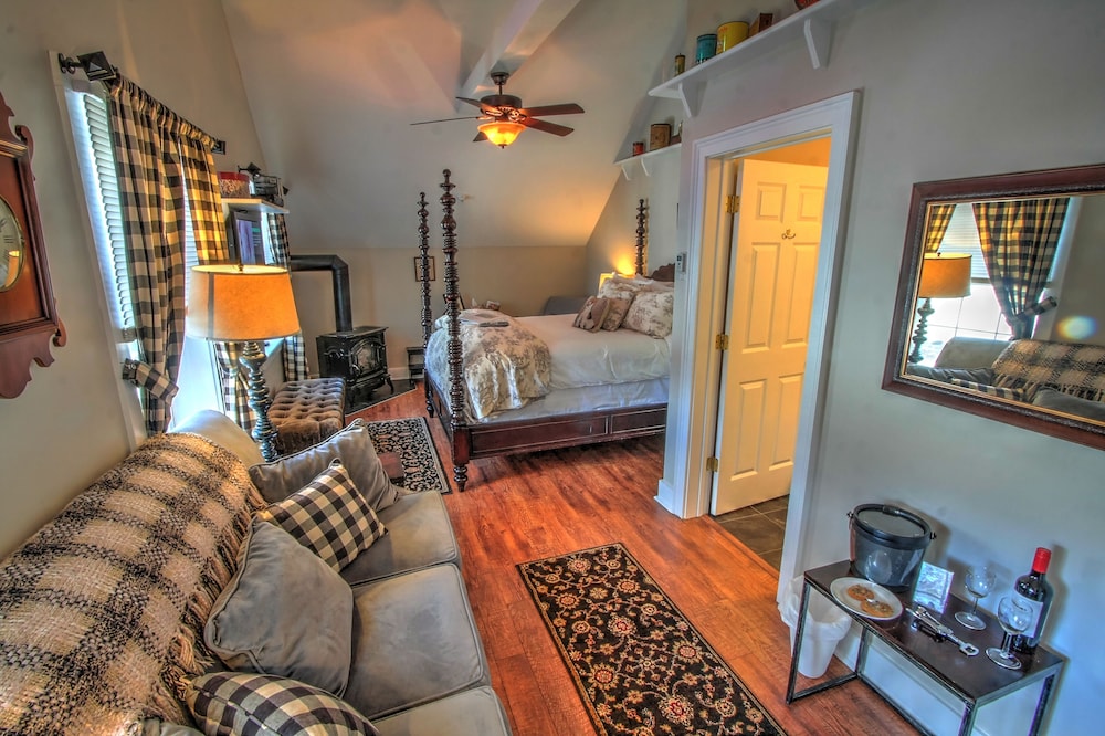 Comfort Studio Suite, 1 Queen Bed, Ensuite