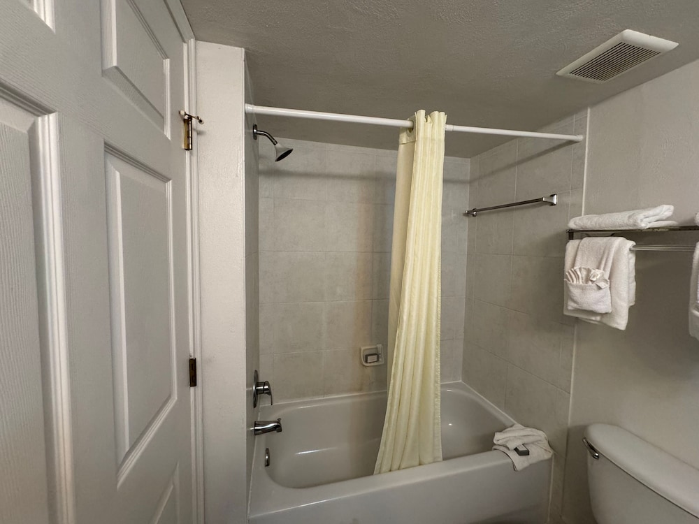 Deluxe Room, 2 Queen Beds, Kitchenette, Oceanfront - Photo 6