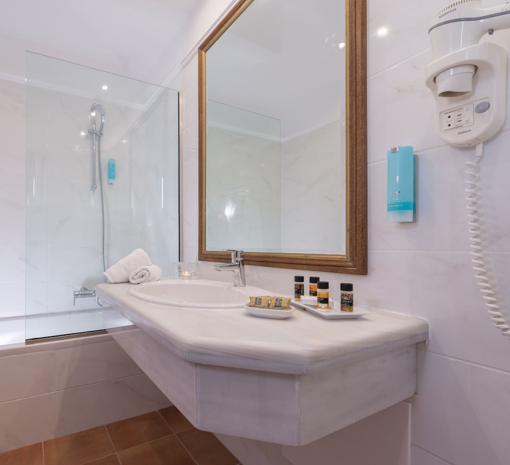 Comfort Double or Twin Room, Sea View - Photo 2