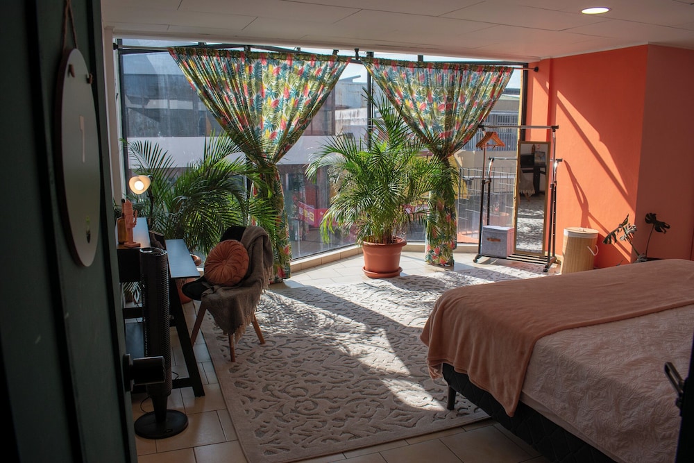 Deluxe Apartment, 1 King Bed, Private Bathroom photo 2