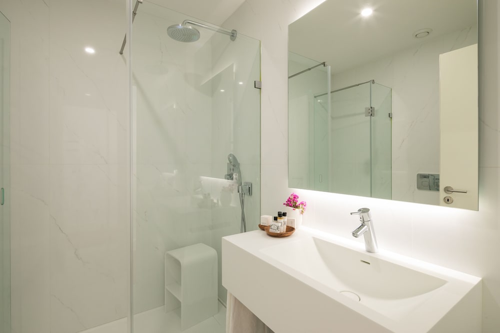 Double Room, City View thumbnail 5