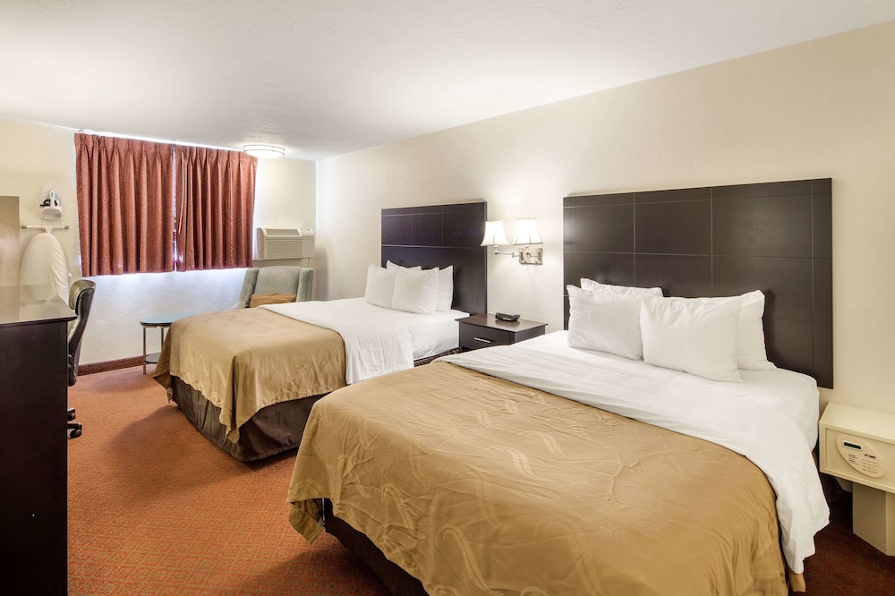 Standard Room, 2 Queen Beds, Non Smoking - Photo 1