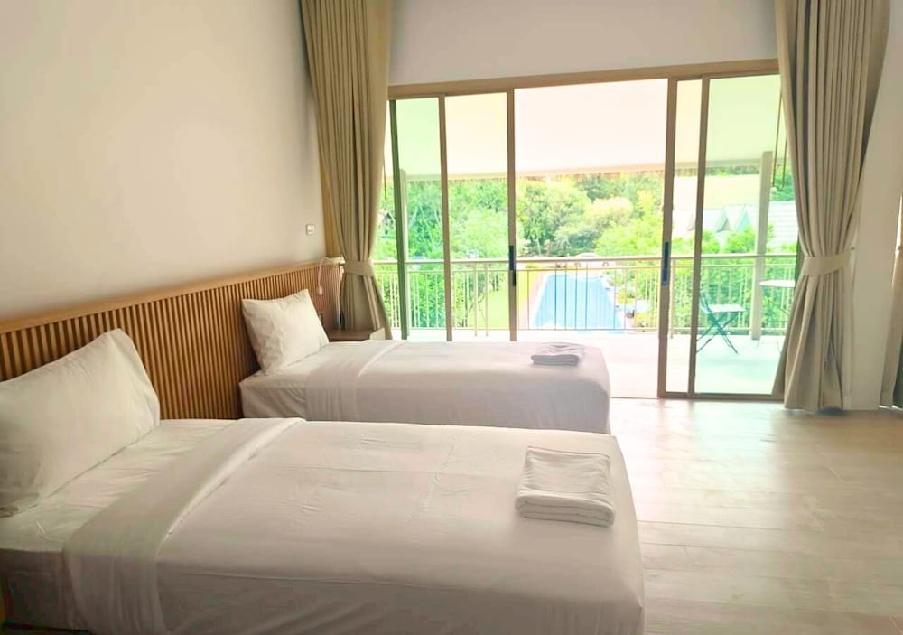 Executive Room, 2 Twin Beds, Pool View