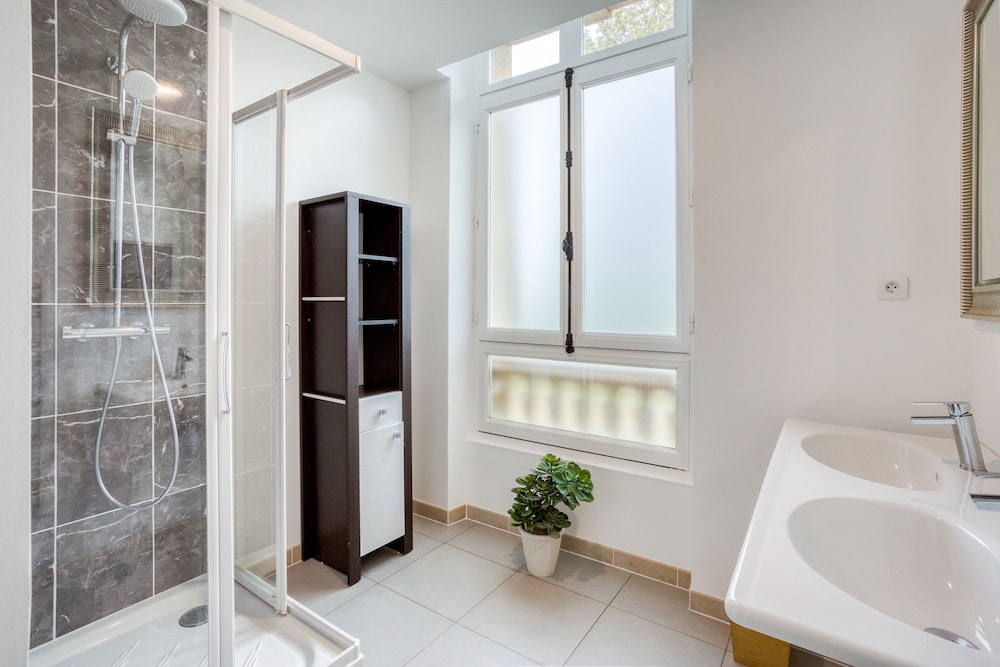 Family Apartment, 2 Bedrooms, Pool Access, Garden View photo 2