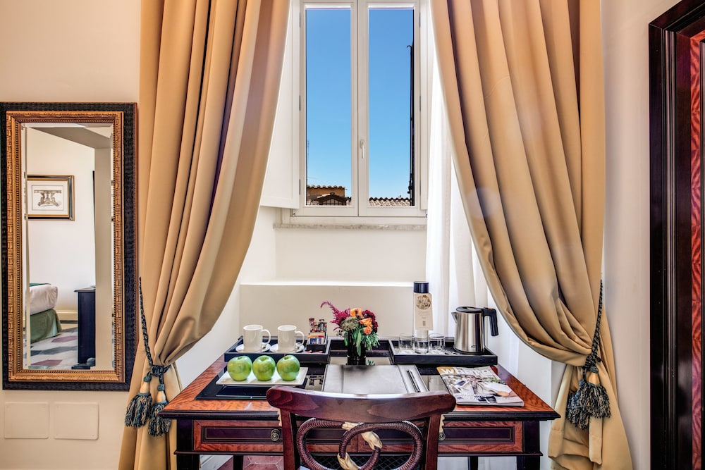 Panoramic Suite, 1 Queen Bed thumbnail 6
