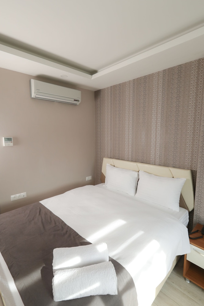 Standard Room, 1 Double Bed, Smoking photo 3