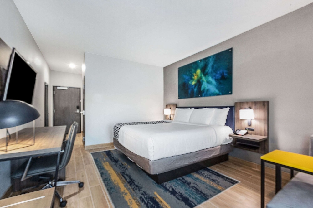 Business Room, 1 King Bed, Non Smoking - Photo 1