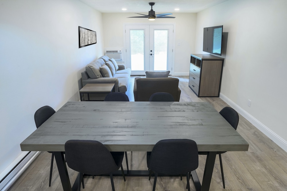 Suite, 2 Bedrooms - Photo 12