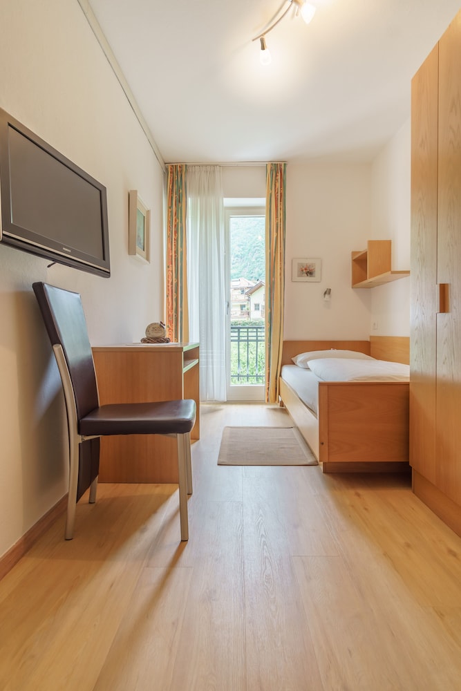 Standard Room photo 3