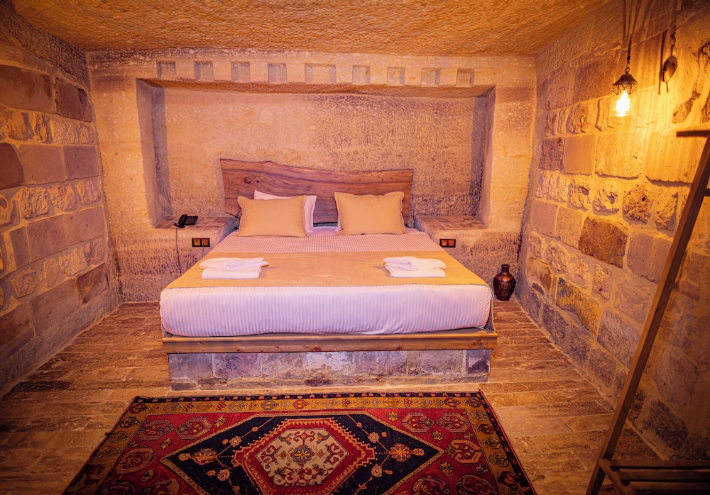 Comfort Room, Courtyard View