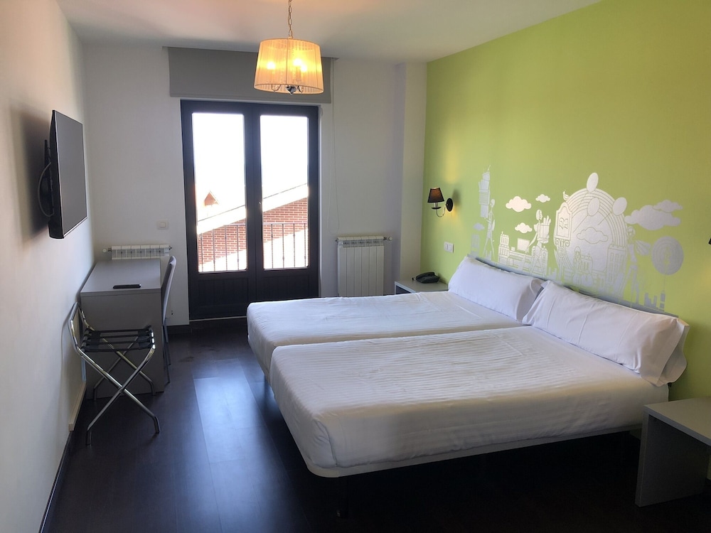 Double Room - Photo 5