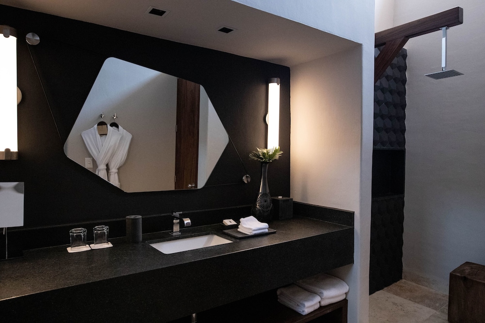 Suite, Beachfront (Plunge Pool) - Photo 1