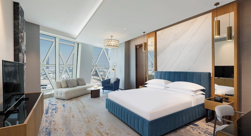 Premium Room, 1 King Bed, Kitchenette (Living)