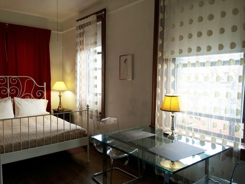 Studio, W71st/Broadway photo 3