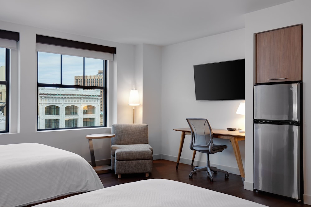 Room, 2 Queen Beds - Photo 12