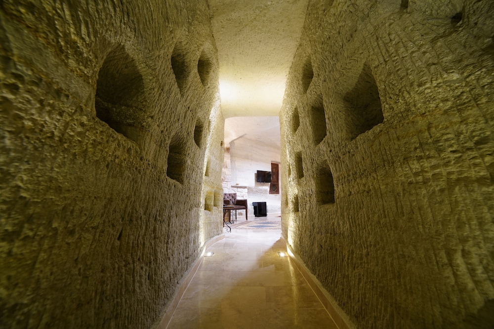 Cave Suite Agil Room photo 2