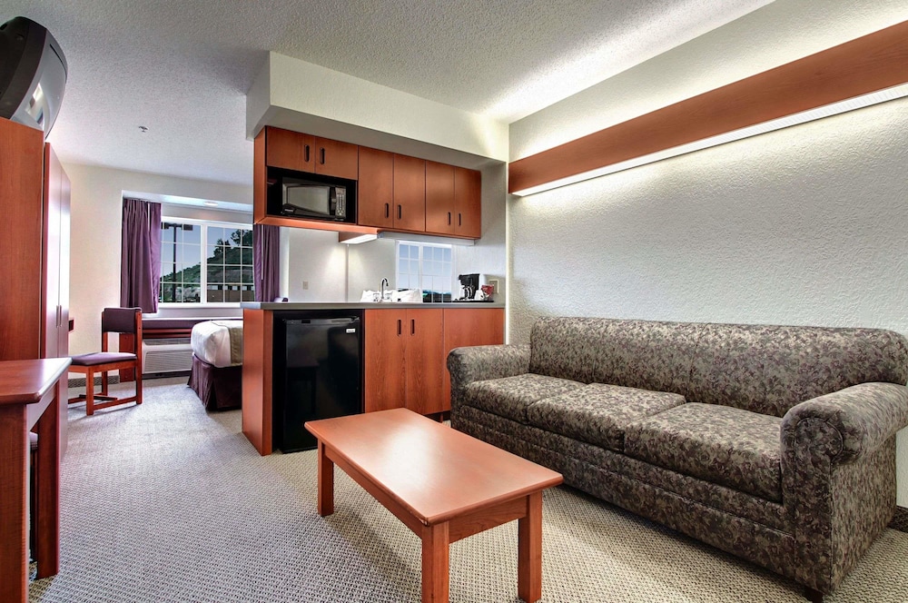 Room - Photo 2