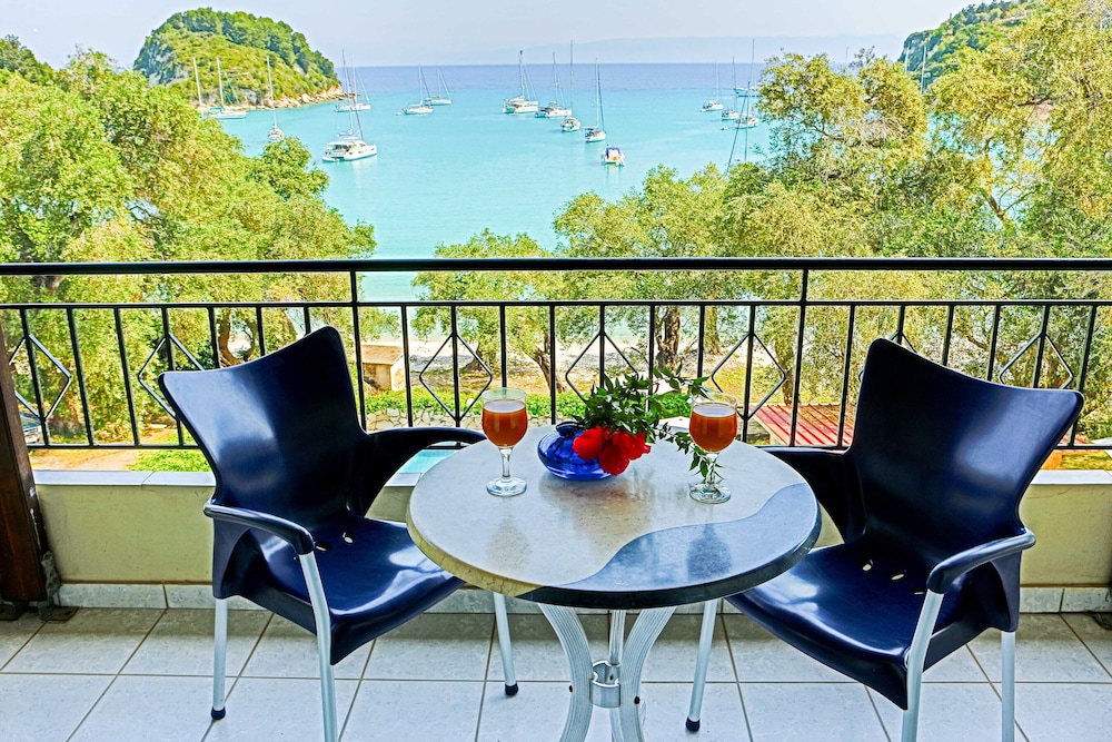 Double or Twin Room, Balcony, Sea View photo 2