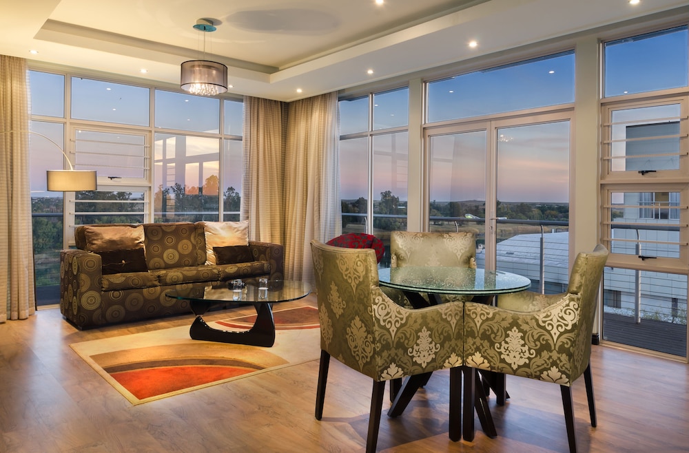 Executive Suite - Photo 1
