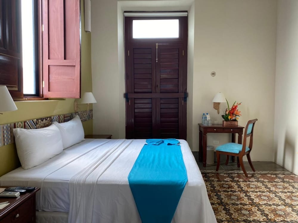Deluxe Villa, 1 King Bed, Pool Access, Poolside - Photo 9