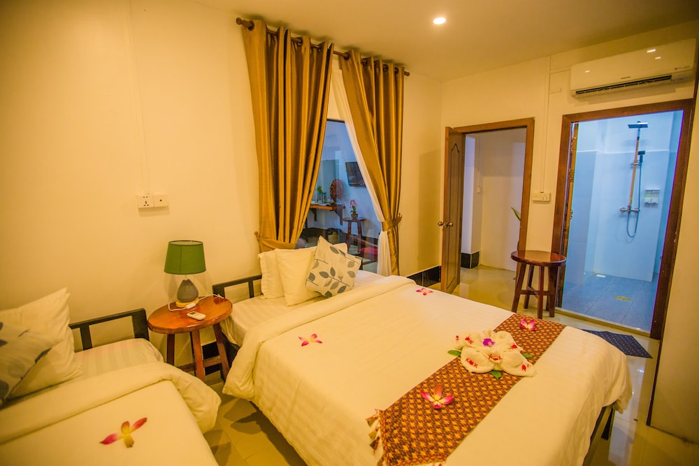 Family Suite, 2 Bedrooms, Pool View photo 3