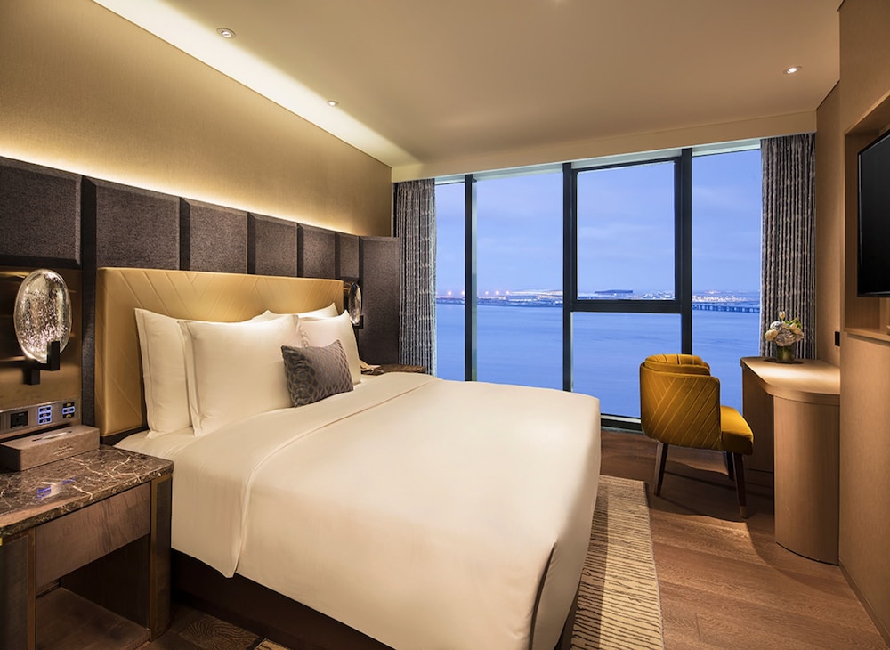 Deluxe Sea View Room With King Size Bed photo 1
