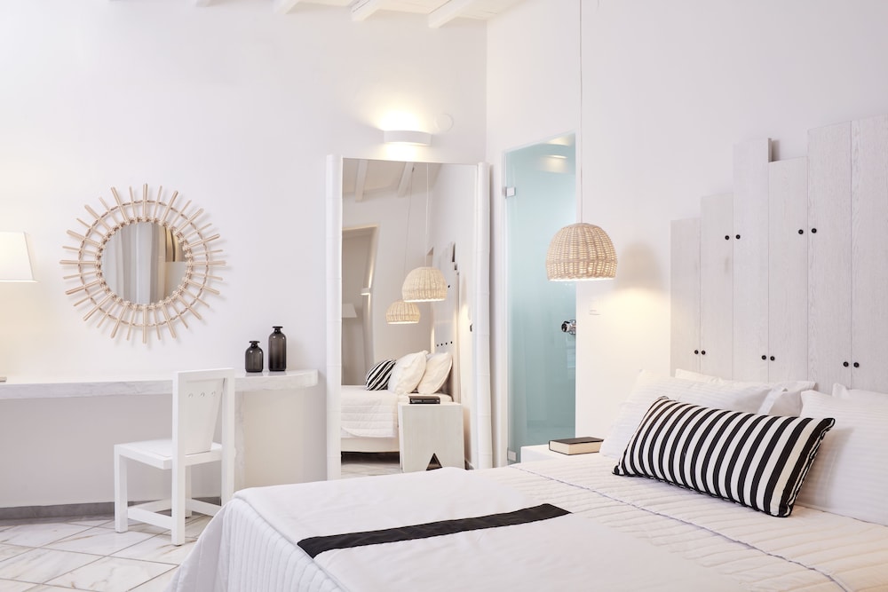 Junior Studio Suite, Jetted Tub - Photo 3