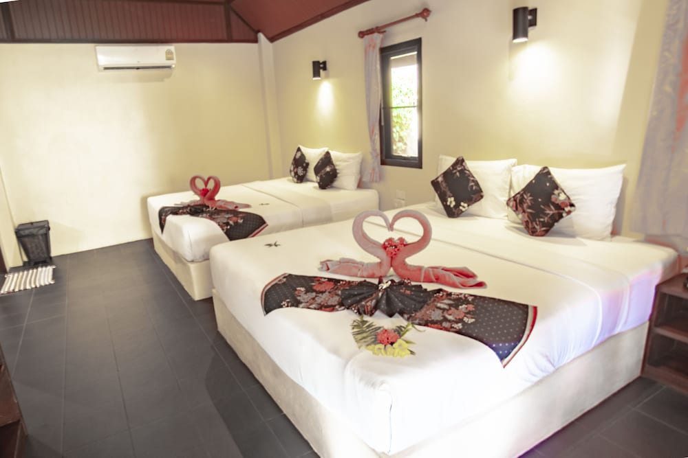 Bungalow, 2 Double Beds (with Air Condition) photo 3