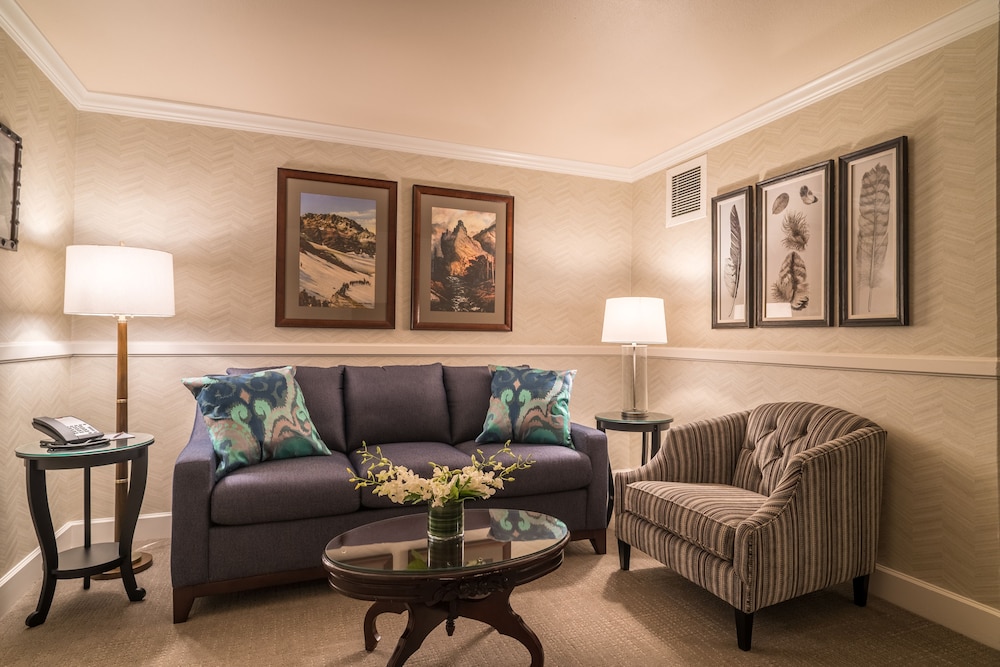 Superior Suite, 1 King Bed with Sofa bed photo 2