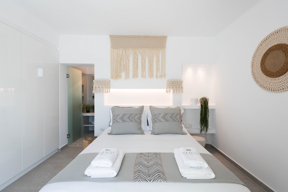 Honeymoon Suite