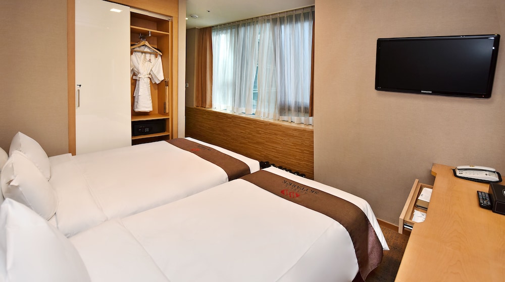 [Rta K-Ramyun Pkg (Free)] Deluxe Twin (Room+ One-Time Coupon For Free Ramen (By Number Of Pax)) photo 3