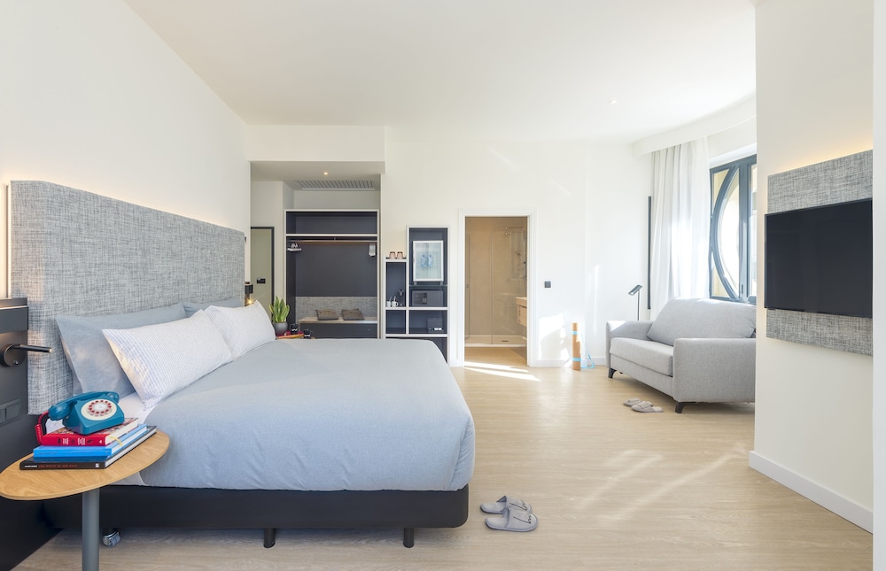 The Studio & Innside Room (2+3)